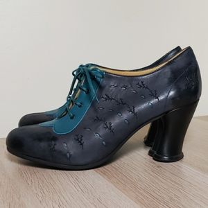 NWOT John Fluevog Lace Up Leather Fascinators